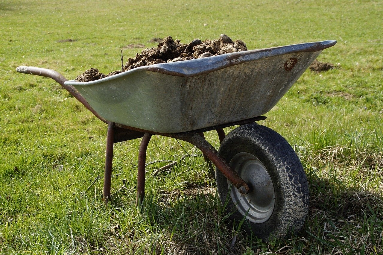 wheelbarrow-2188081-1280